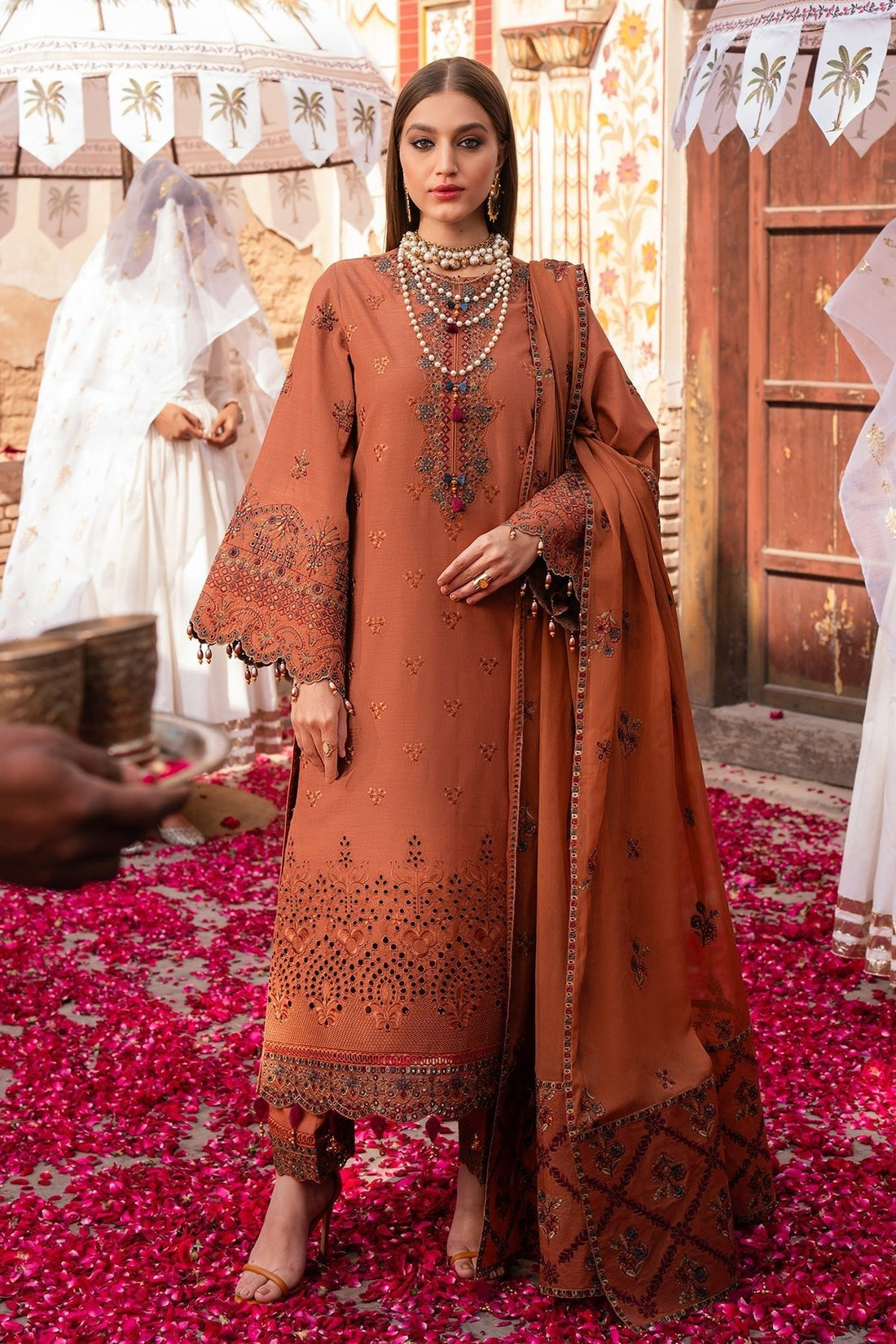 Alizeh | Rawayat Luxury Lawn 24 | Manat - Official Alizeh stockist in UK - Sakeena London