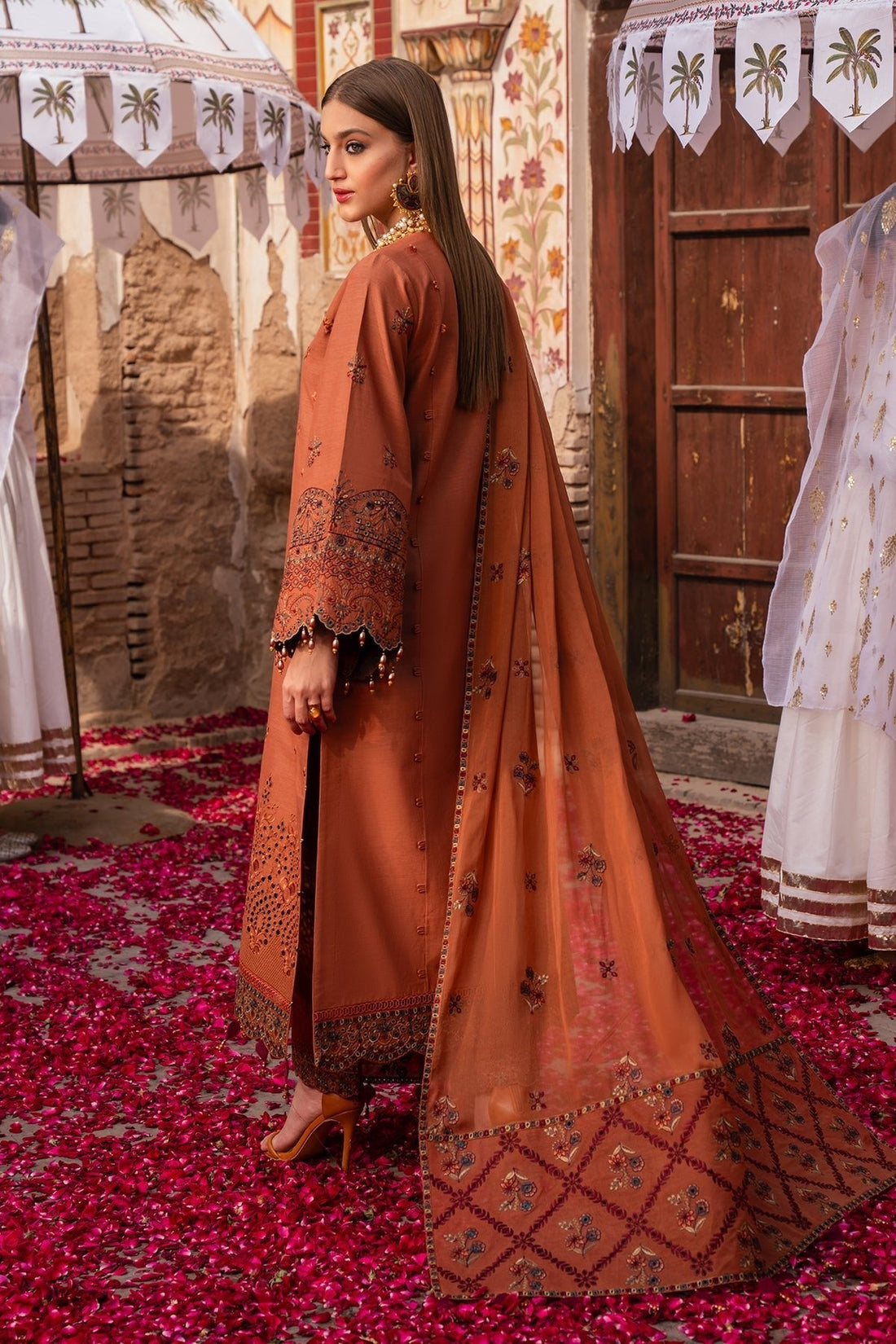 Alizeh | Rawayat Luxury Lawn 24 | Manat - Official Alizeh stockist in UK - Sakeena London