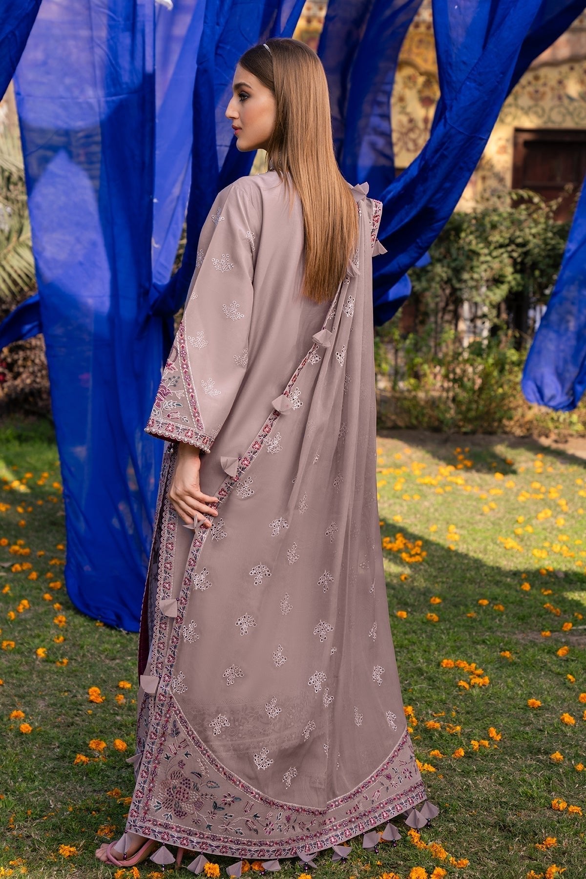 Alizeh | Rawayat Luxury Lawn 24 | Meraat - Official Alizeh stockist in UK - Sakeena London
