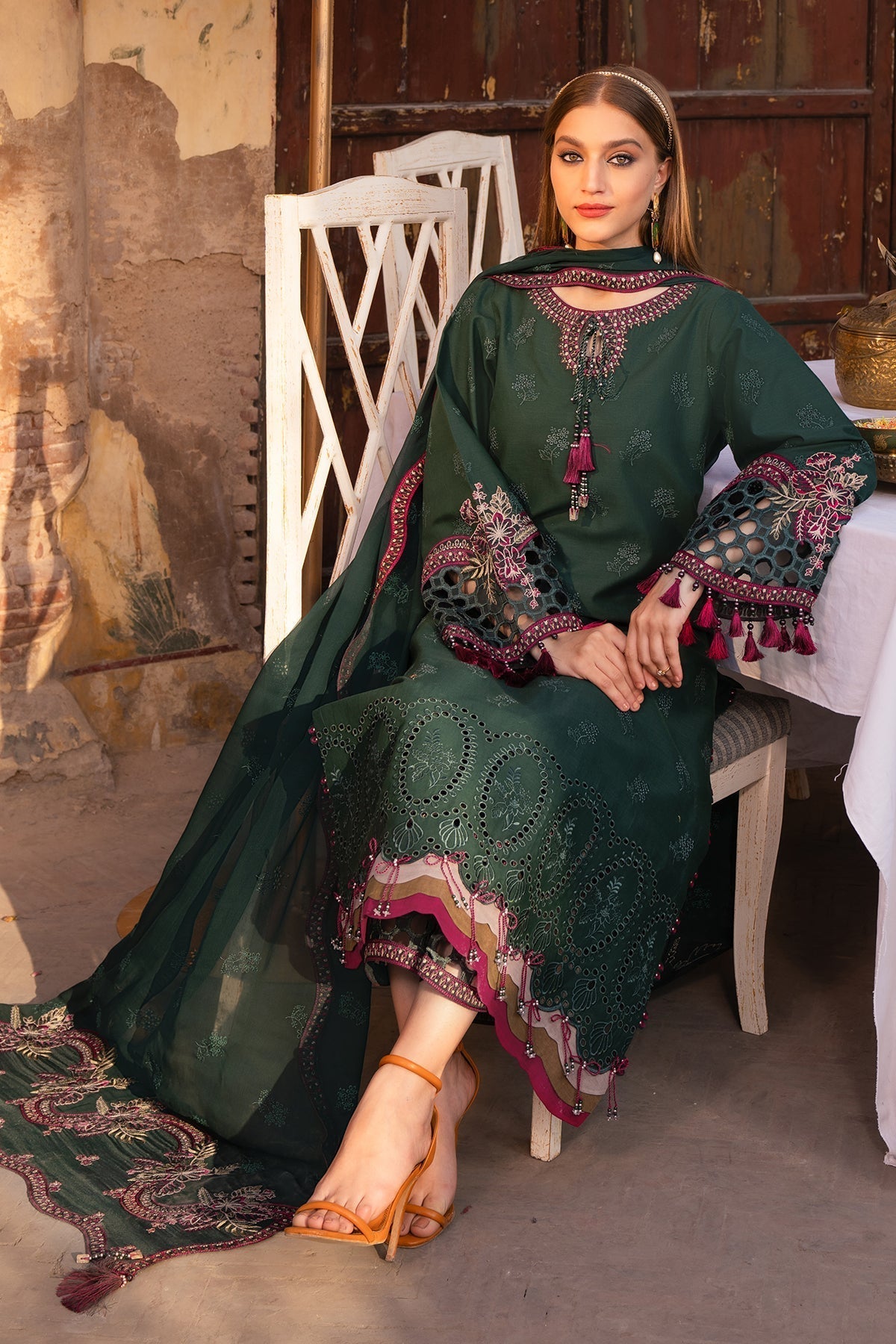 Alizeh | Rawayat Luxury Lawn 24 | Nafisa - Official Alizeh stockist in UK - Sakeena London
