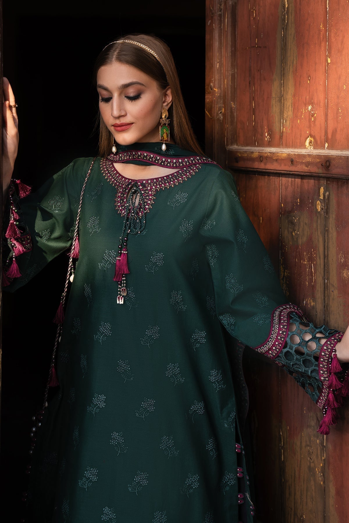 Alizeh | Rawayat Luxury Lawn 24 | Nafisa - Official Alizeh stockist in UK - Sakeena London