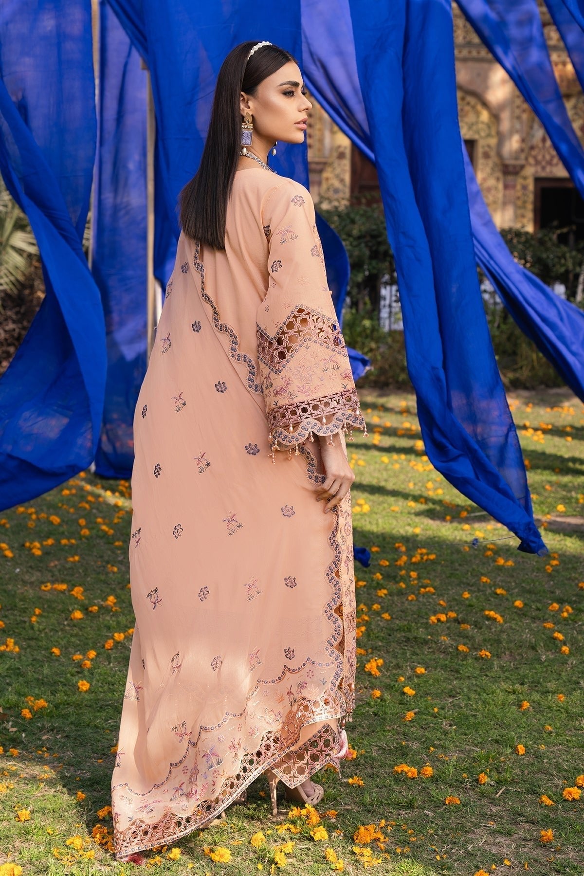 Alizeh | Rawayat Luxury Lawn 24 | Nazmin - Official Alizeh stockist in UK - Sakeena London