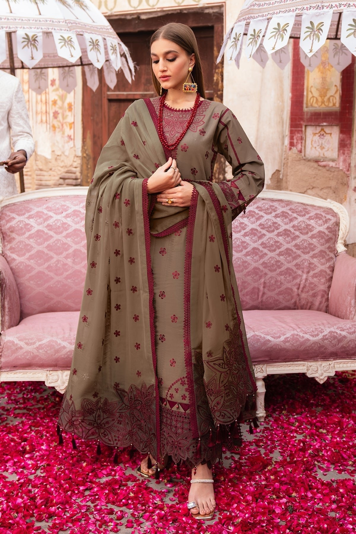 Alizeh | Rawayat Luxury Lawn 24 | Zeenat - Official Alizeh stockist in UK - Sakeena London