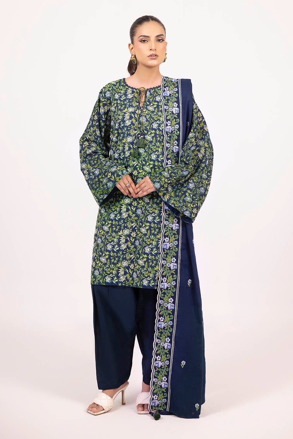 Gul Ahmed | Winter Collection 25 | K-52004 - Official Gul Ahmed stockist in UK - Sakeena London
