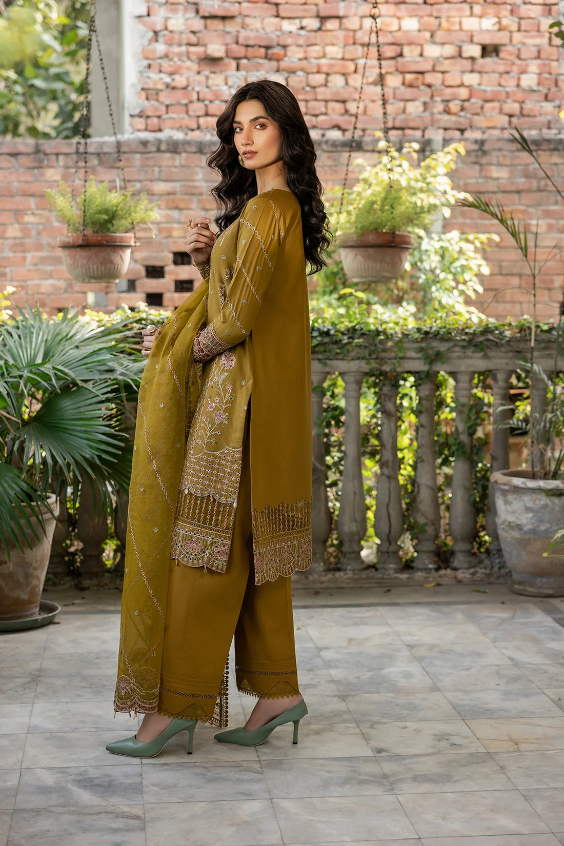 Farasha | Bahaar Embroidered Lawn | Summer Bloom - Official Farasha stockist in UK - Sakeena London