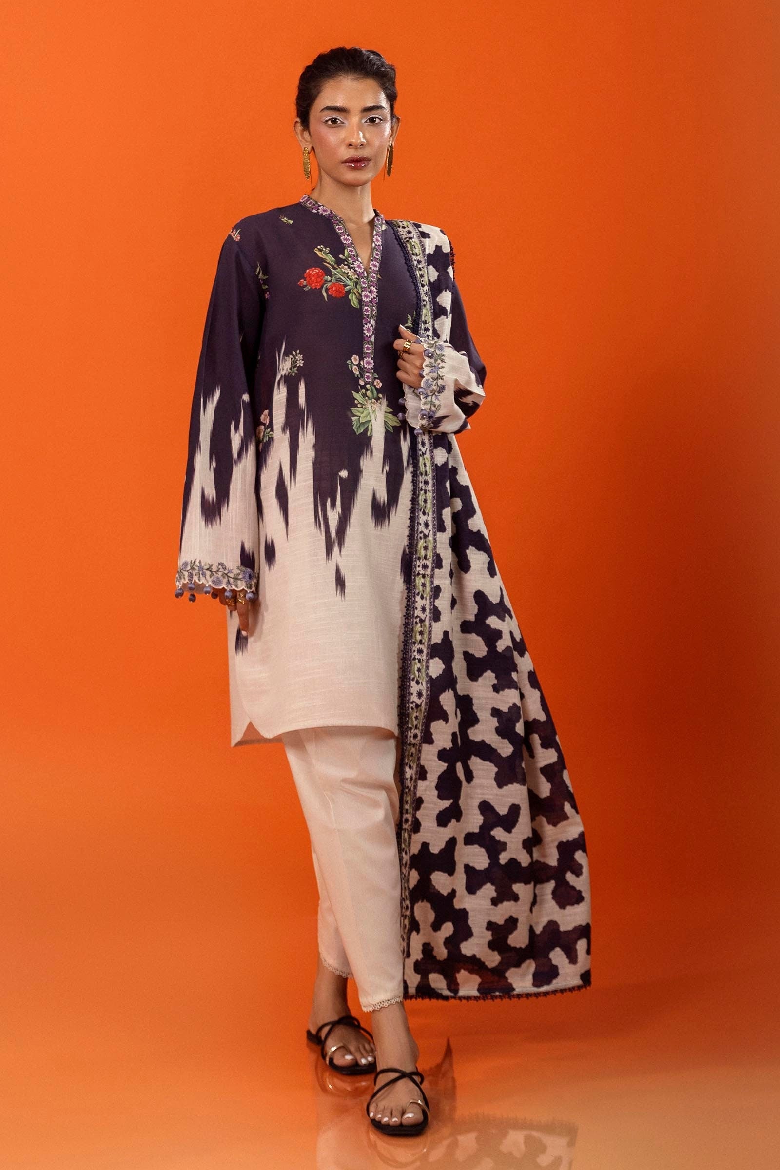Sana Safinaz | Mahay Winter 24 | H243-021B-2BQ - Official Sana Safinaz stockist in UK - Sakeena London