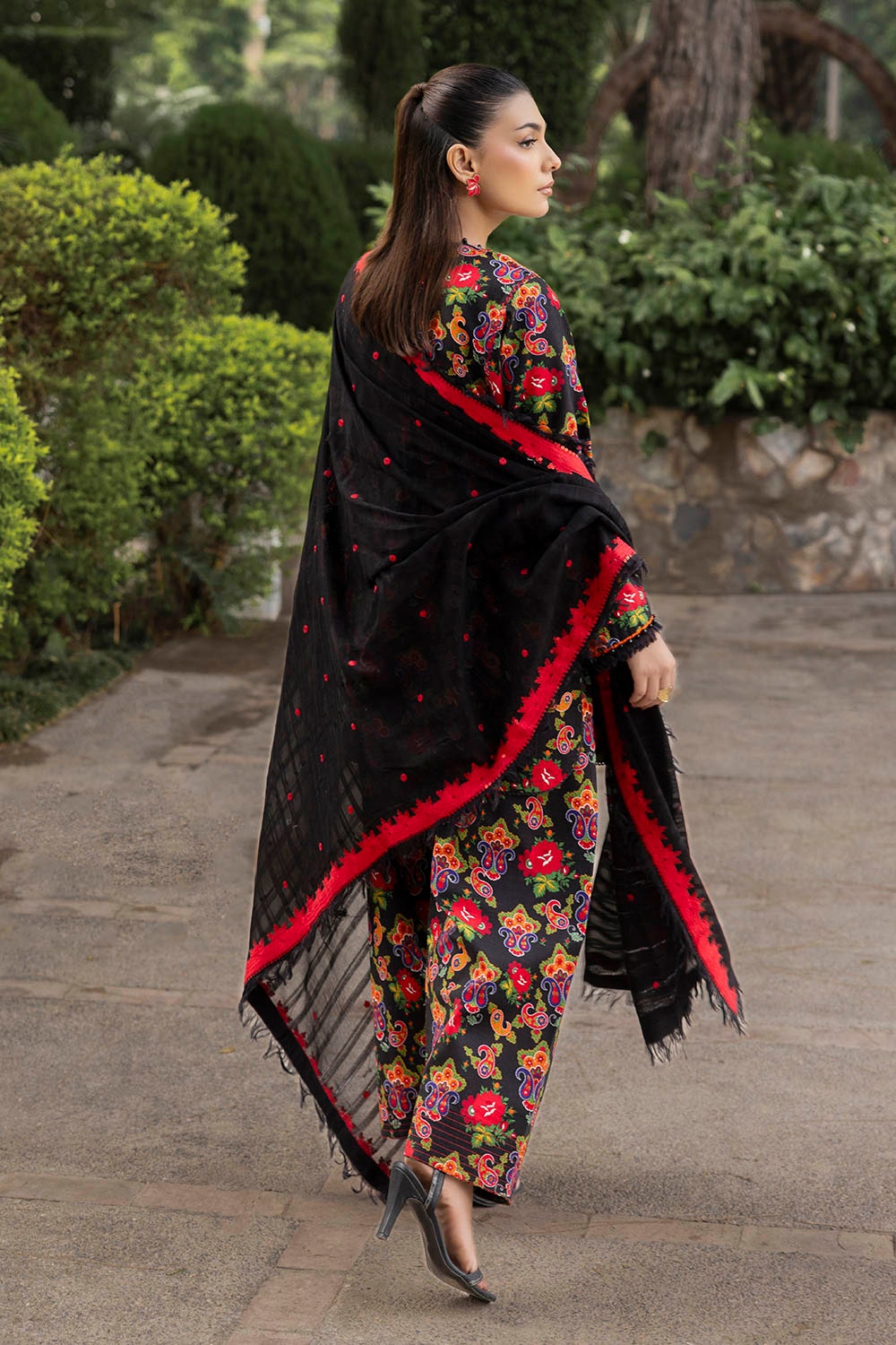 Gul Ahmed | Winter Collection 25 | K-52010 - Official Gul Ahmed stockist in UK - Sakeena London