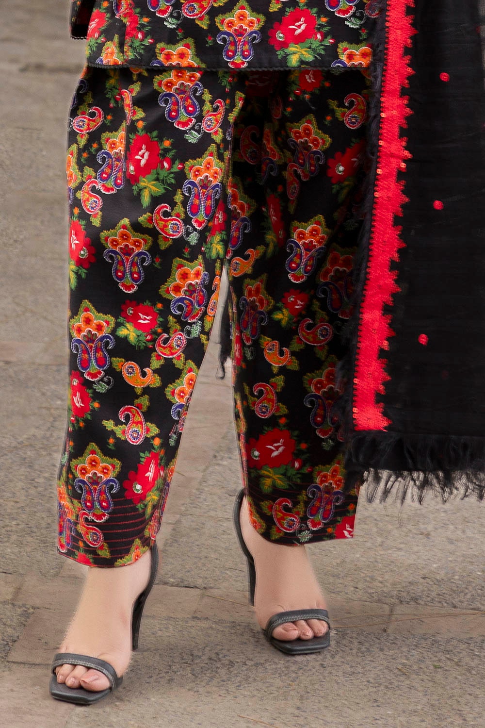 Gul Ahmed | Winter Collection 25 | K-52010 - Official Gul Ahmed stockist in UK - Sakeena London