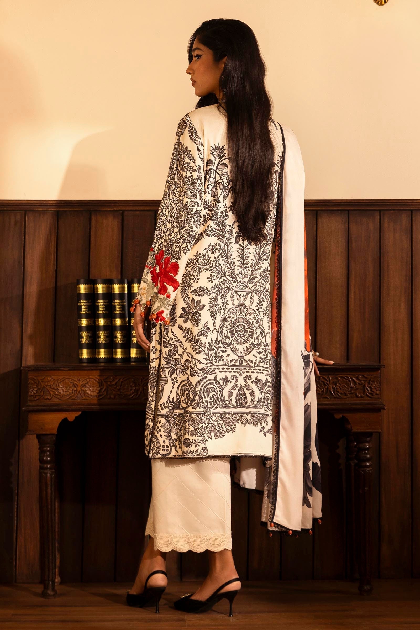 Sana Safinaz | Muzlin Winter 2024 | M243-019A-3DB - Official Sana Safinaz stockist in UK - Sakeena London