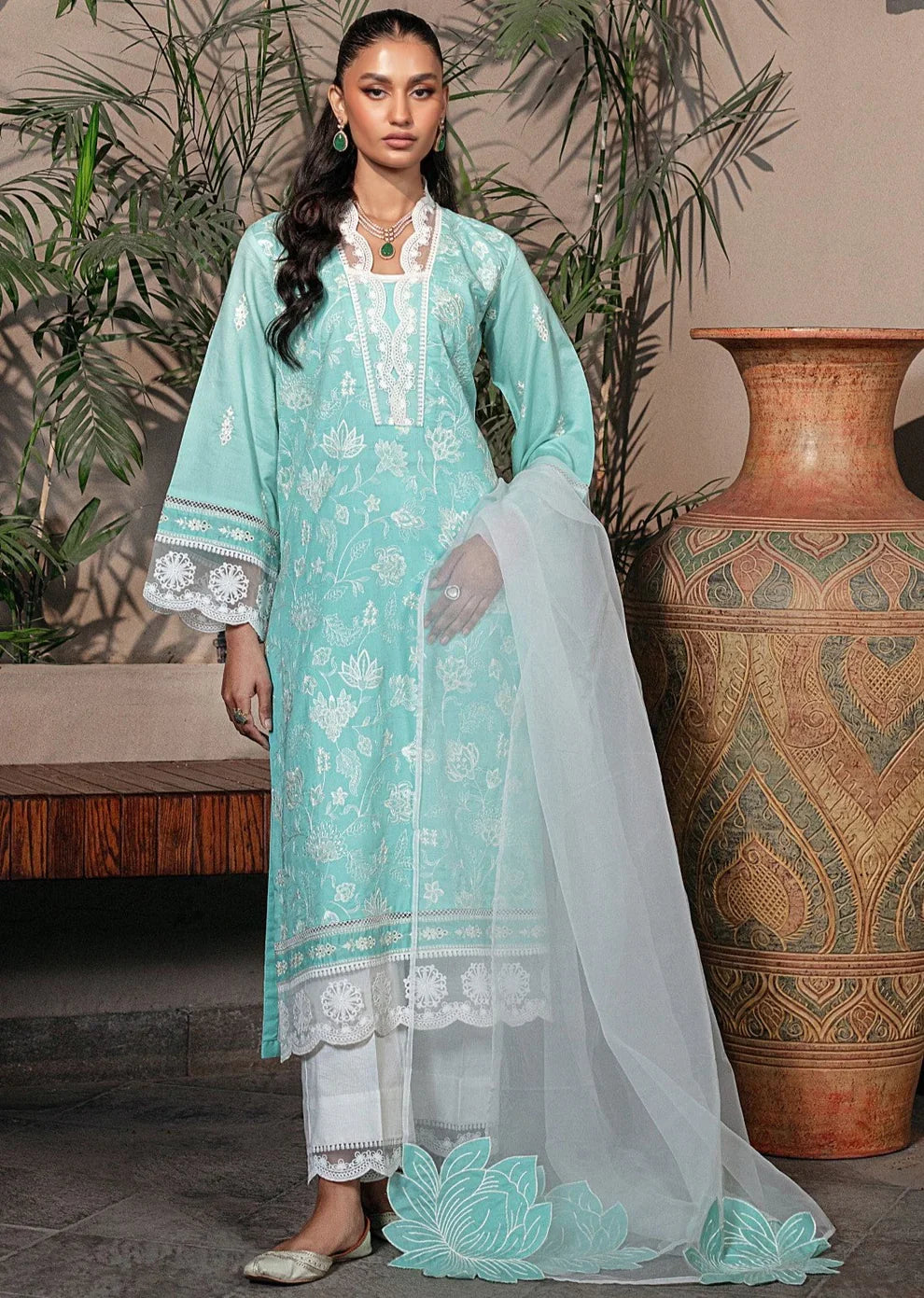 Mohagni | Muntazir Luxury Lawn 24 | MGZ-09 - Official Mohagni stockist in UK - Sakeena London