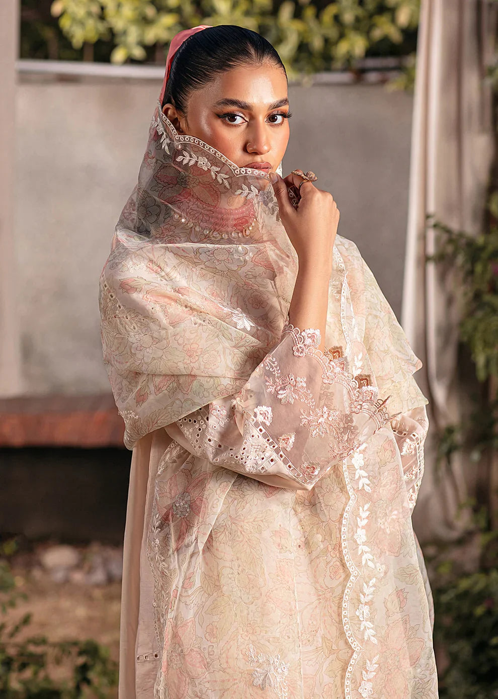 Mohagni | Muntazir Luxury Lawn 24 | CM-04 - Official Mohagni stockist in UK - Sakeena London