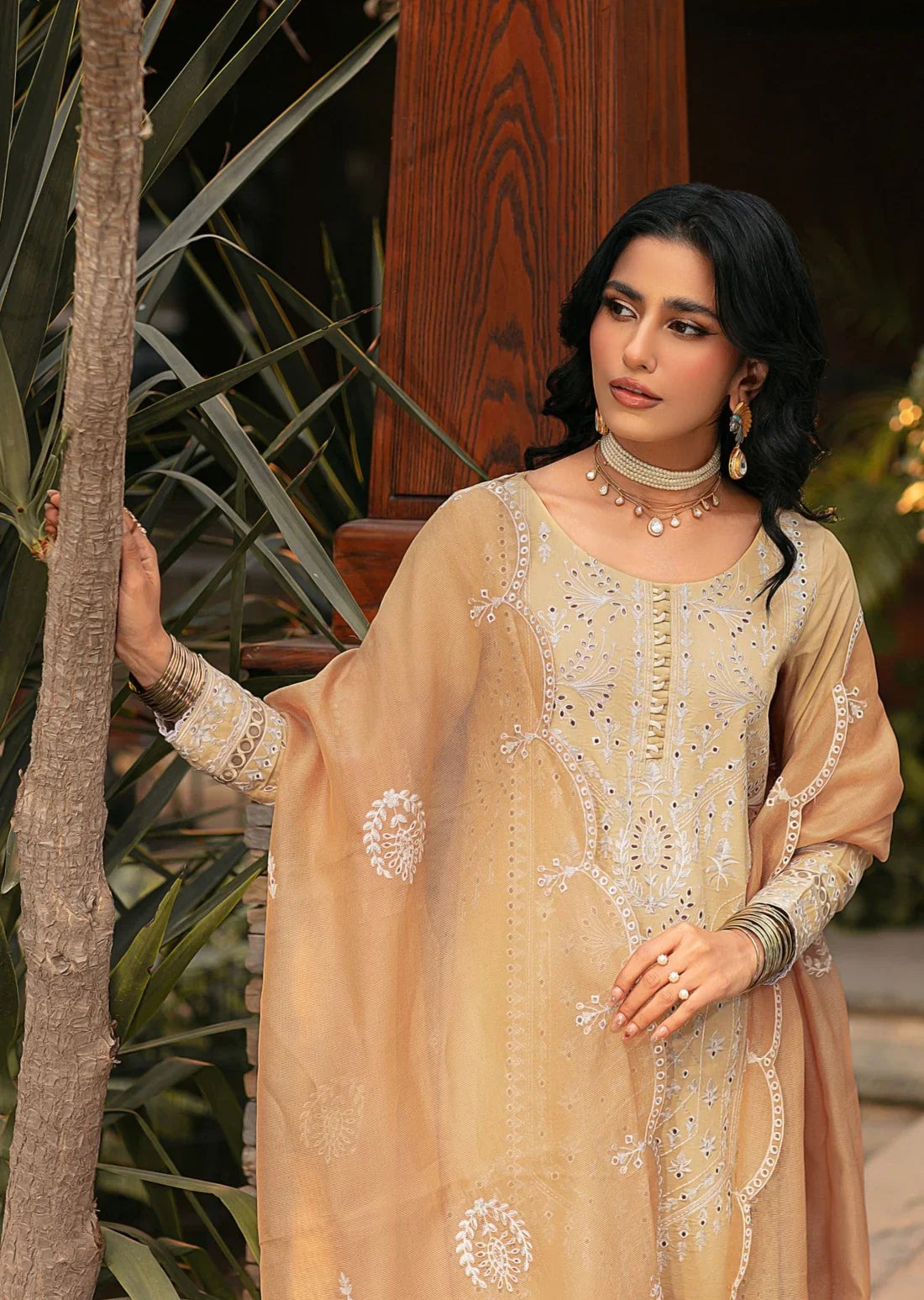 Mohagni | Muntazir Luxury Lawn 24 | CM-05 - Official Mohagni stockist in UK - Sakeena London