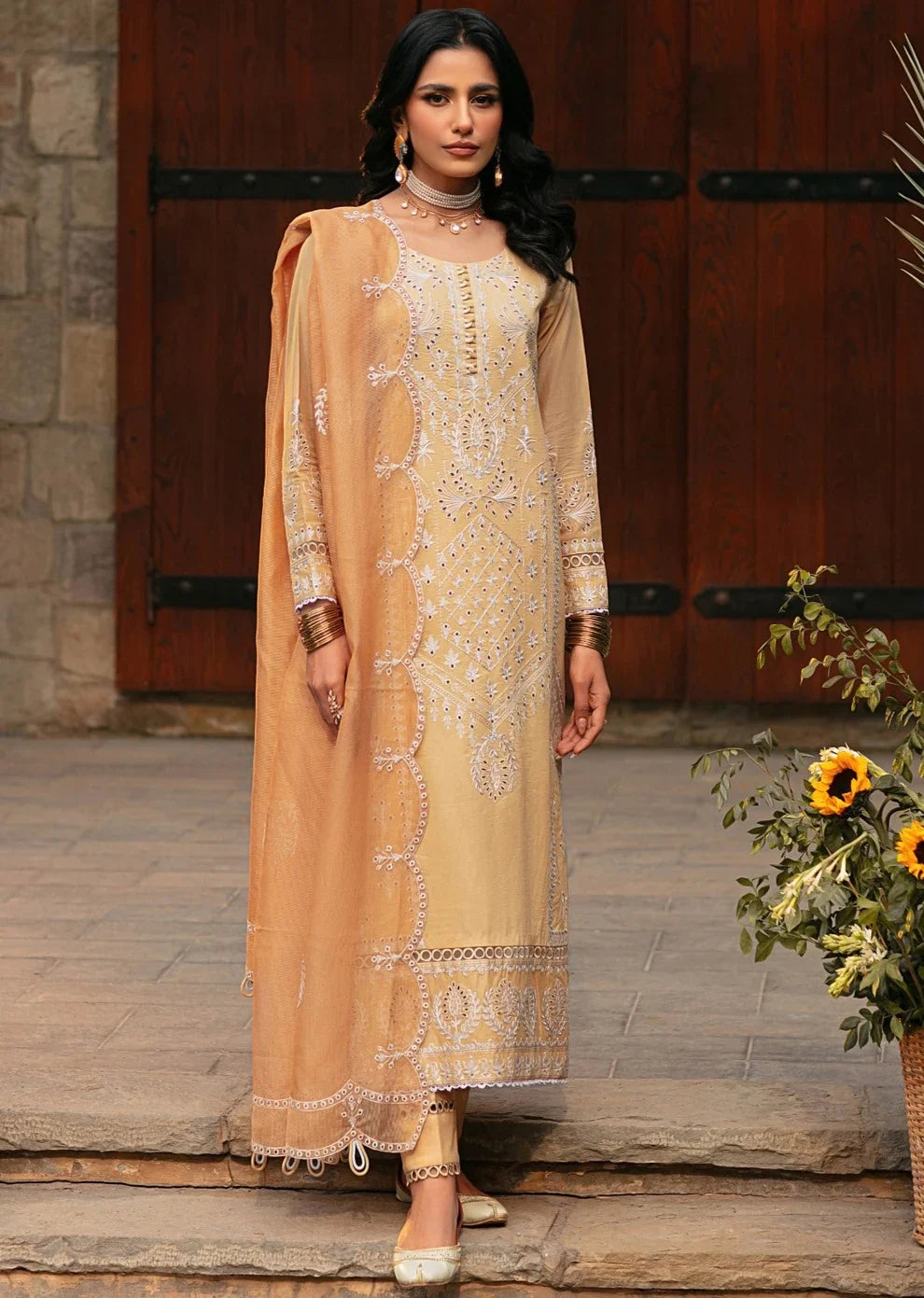 Mohagni | Muntazir Luxury Lawn 24 | CM-05 - Official Mohagni stockist in UK - Sakeena London