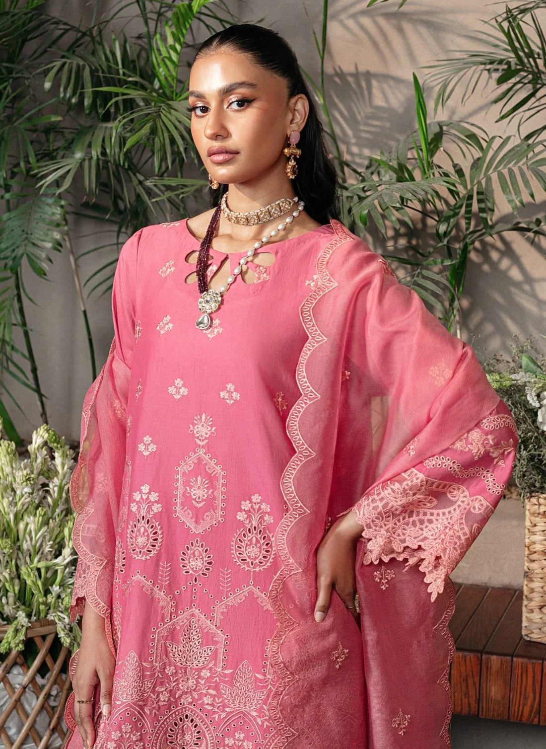 Mohagni | Muntazir Luxury Lawn 24 | CM-08 - Official Mohagni stockist in UK - Sakeena London