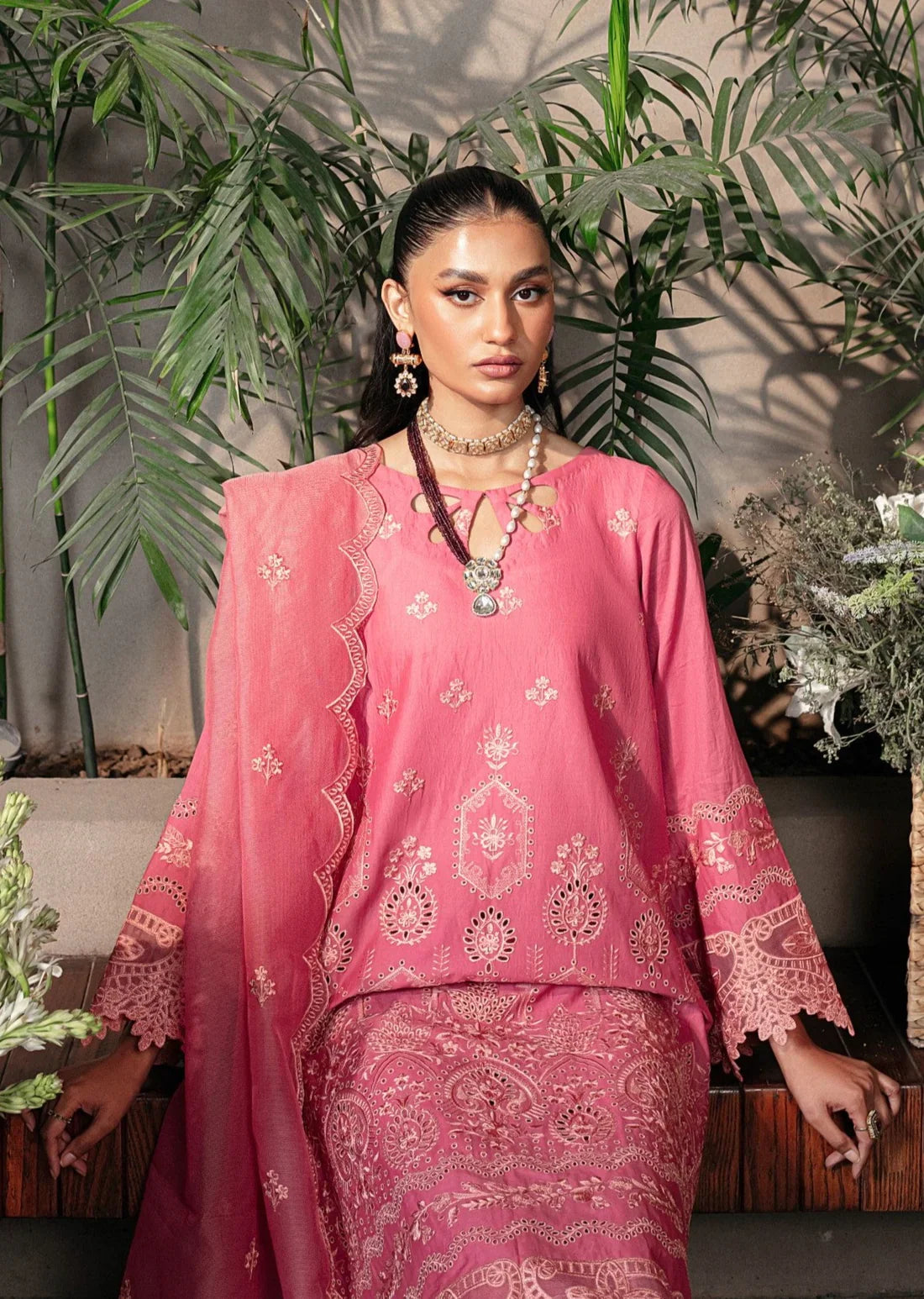 Mohagni | Muntazir Luxury Lawn 24 | CM-08 - Official Mohagni stockist in UK - Sakeena London
