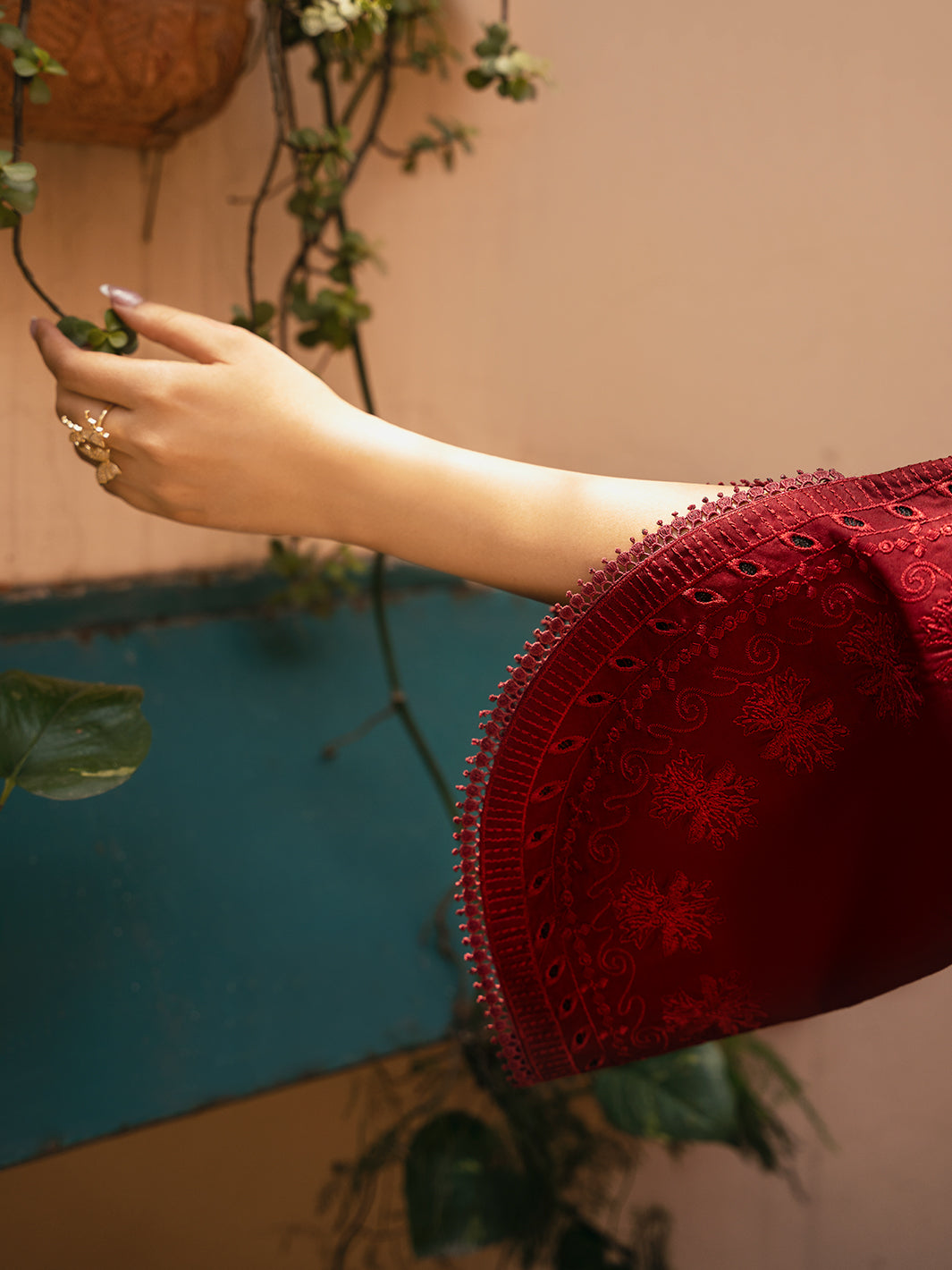 Izel | Dastak Luxury Lawn | REET - Official Izel stockist in UK - Sakeena London