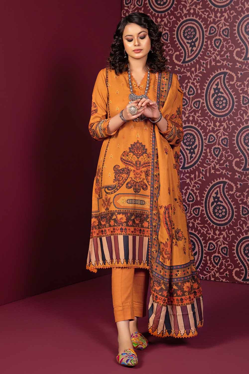 Gul Ahmed | Winter Collection 24 | Suit K-32006 - Official Gul Ahmed stockist in UK - Sakeena London