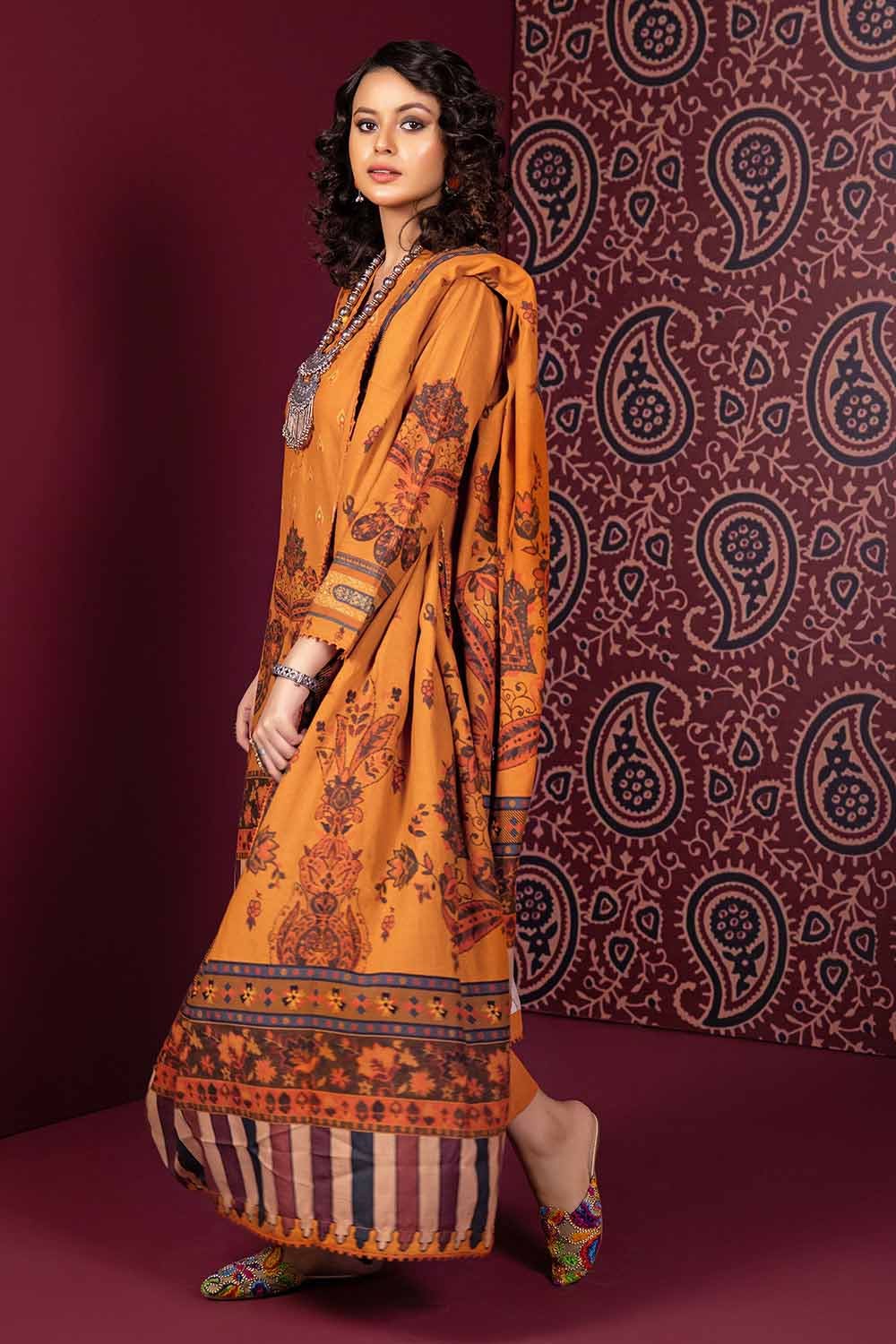 Gul Ahmed | Winter Collection 24 | Suit K-32006 - Official Gul Ahmed stockist in UK - Sakeena London